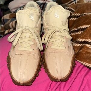 New Balance Beige Gum Sneakers XC-72 sz 8m wore 1x.
